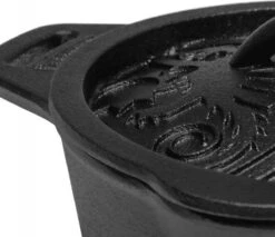 Petromax KR1 Gietijzeren Steelpan Met Deksel (1 Liter) 16 Petromax KR1 Gietijzeren Steelpan Met Deksel (1 Liter) -Buiten Kamperen 1200x1035 1