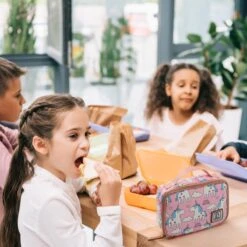 Brisby 4 Laags Geïsoleerde Koeltas - Lunchtas 1.5 Liter - Roze Eenhoorn 13 Brisby 4 Laags Geïsoleerde Koeltas - Lunchtas 1.5 Liter - Roze Eenhoorn -Buiten Kamperen 1200x1200 398