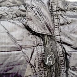 LOWLAND OUTDOOR® Ultra Compact Blanket - Donzen Slaapzak - Gewicht 495g - 210x80 Cm - Comfort Temperatuur +8°C 13 LOWLAND OUTDOOR® Ultra Compact Blanket - Donzen Slaapzak - Gewicht 495g - 210x80 Cm - Comfort Temperatuur +8°C -Buiten Kamperen 1200x1200 525