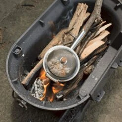 Kikkerland Huckleberry Popcorn Maker - Maak Je Eigen Popcorn - Popcornpan - Kampvuur - Buitenspeelgoed - Buitenspelen - Kamperen 14 Kikkerland Huckleberry Popcorn Maker - Maak Je Eigen Popcorn - Popcornpan - Kampvuur - Buitenspeelgoed - Buitenspelen - Kamperen -Buiten Kamperen 1200x1200 820