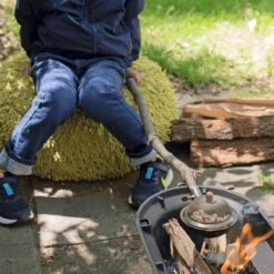 Kikkerland Huckleberry Popcorn Maker - Maak Je Eigen Popcorn - Popcornpan - Kampvuur - Buitenspeelgoed - Buitenspelen - Kamperen 15 Kikkerland Huckleberry Popcorn Maker - Maak Je Eigen Popcorn - Popcornpan - Kampvuur - Buitenspeelgoed - Buitenspelen - Kamperen -Buiten Kamperen 1200x1200 821