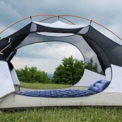 TRVLMORE Slaapmat - Zelfopblazend - 1 Persoons - Ingebouwde Pomp En Kussen - Blauw -Buiten Kamperen 1200x1200 875