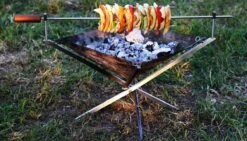 Firekorf + Grill + Spit : Opvouwbare Vuurkorf / Vuurschaal Met Rooster En Spit - Draagbare BBQ - Opbergtas - Kampeer Grill - Kookset 19 Firekorf + Grill + Spit : Opvouwbare Vuurkorf / Vuurschaal Met Rooster En Spit - Draagbare BBQ - Opbergtas - Kampeer Grill - Kookset -Buiten Kamperen 1200x685